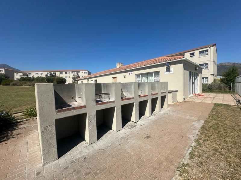 2 Bedroom Property for Sale in Sir Lowrys Pass Village Western Cape